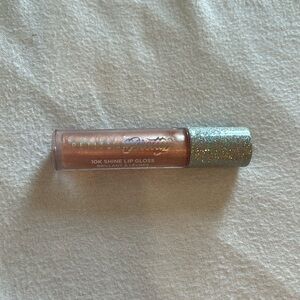 Never used before pink, shiny lipgloss